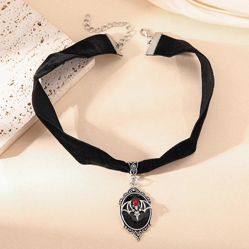 Gothic Vampire Cameo Pendant Choker Velvet Necklace for Women Fashion Pagan Witchcraft Jewelry Female Gifts Creative Punk Choker