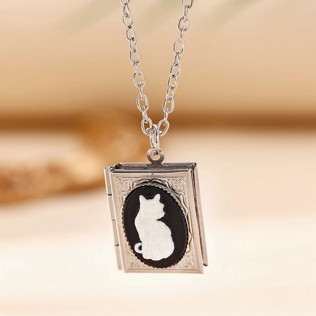 Gothic Vampire Cameo Pendant Choker Velvet Necklace for Women Fashion Pagan Witchcraft Jewelry Female Gifts Creative Punk Choker