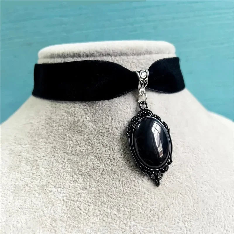 Gothic Vampire Cameo Pendant Choker Velvet Necklace for Women Fashion Pagan Witchcraft Jewelry Female Gifts Creative Punk Choker