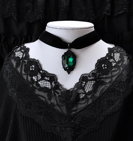 Gothic Vampire Cameo Pendant Choker Velvet Necklace for Women Fashion Pagan Witchcraft Jewelry Female Gifts Creative Punk Choker
